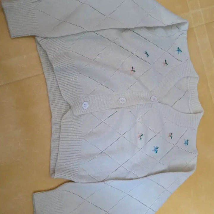 [BUNJANG] Diamond Pattern Embroidered Cardigan / 다이아 패턴 자수 가디건 아이보리
