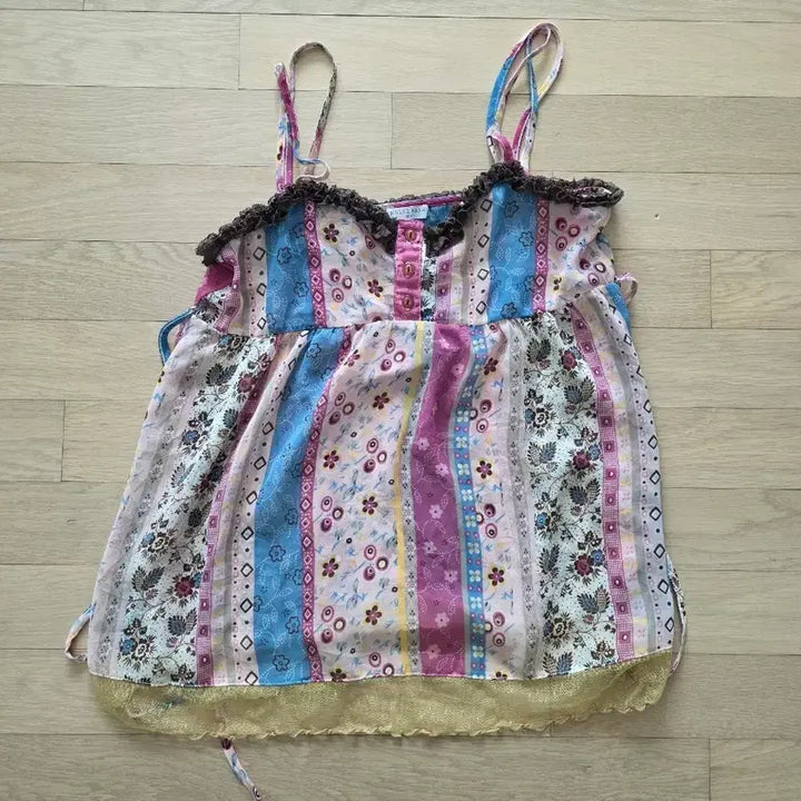 [SOLD OUT] 빈티지 레이스 패턴 쉬폰 끈나시