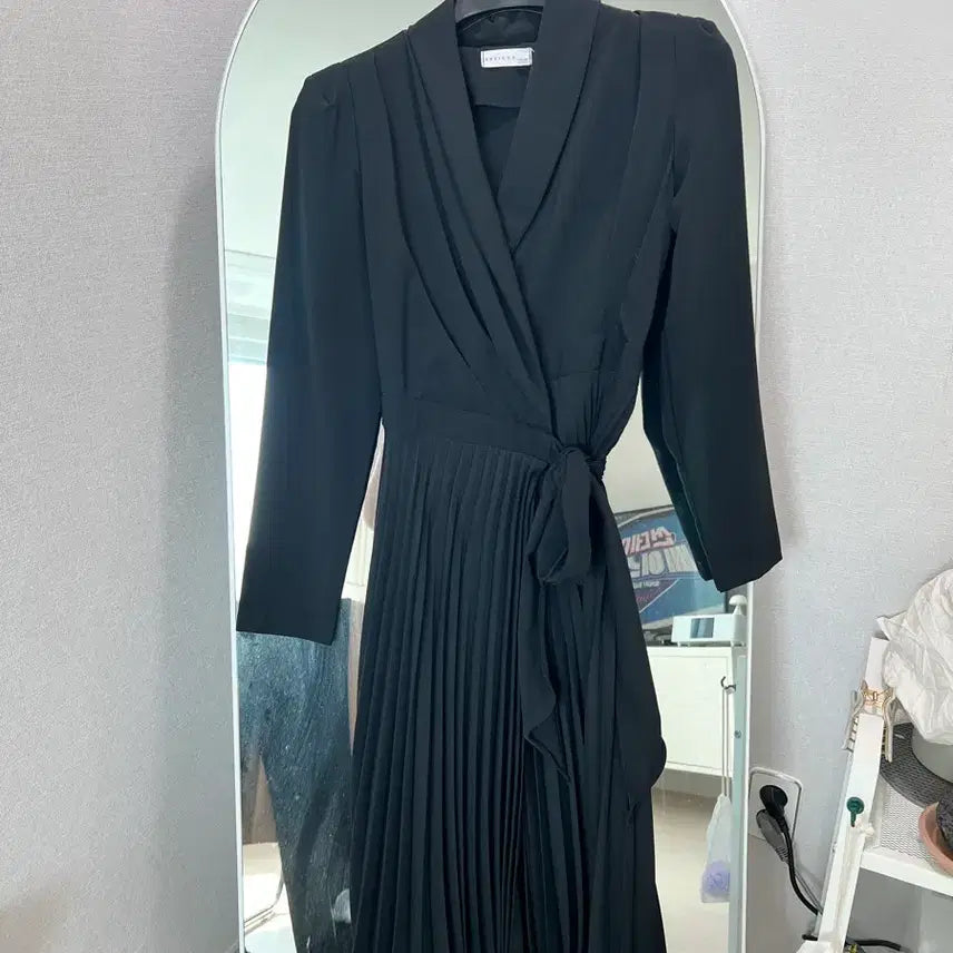 [BUNJANG] Black Pleated Wrap Dress / 블랙 플리츠 랩 원피스