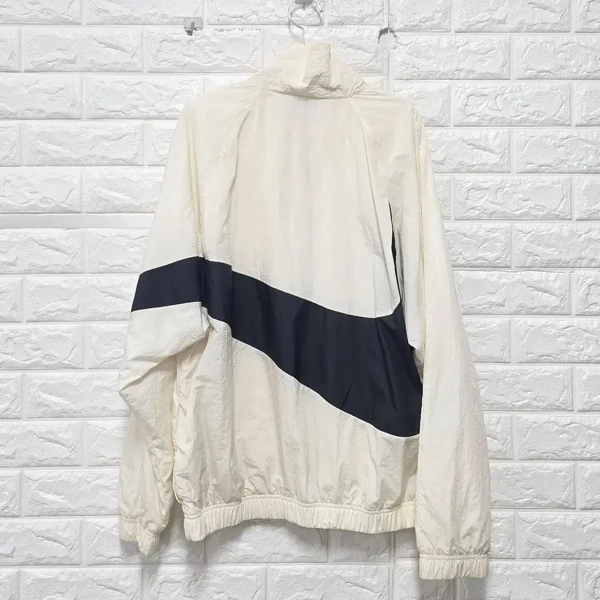 [SOLD OUT] L 나이키 아이보리 빅스우시 바람막이 C831