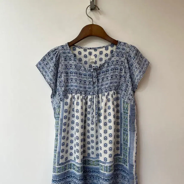 [BUNJANG] GAP Blue Patterned Short Sleeve Blouse / GAP 갭 블루 패턴 반팔 블라우스 XS
