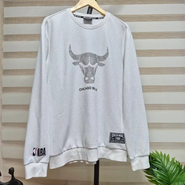 [SOLD OUT] NBA시카고 불스 흰색 맨투맨 티셔츠L