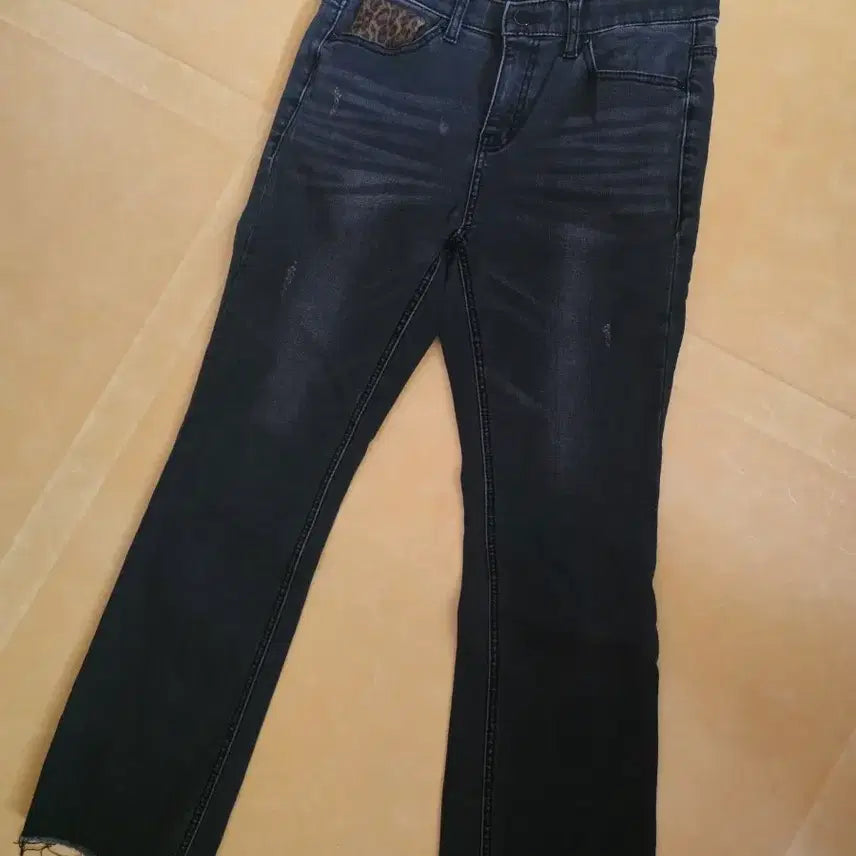 [BUNJANG] Black Denim Bootcut Jeans with Leopard Pattern / 블랙 데님 부츠컷 청바지 레오파드 포인트