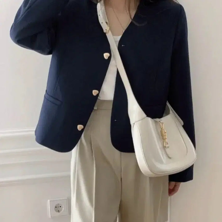 [BUNJANG] Heart Gold Button V-neck Crop Jacket / 하트 골드 버튼 가을 브이넥 노카라 숏 자켓