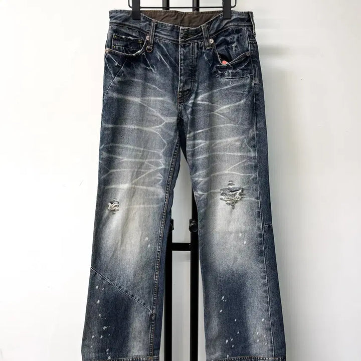 [SOLD OUT] 아르마니 익스체인지 이글 엠브로이더드 페인트 데님