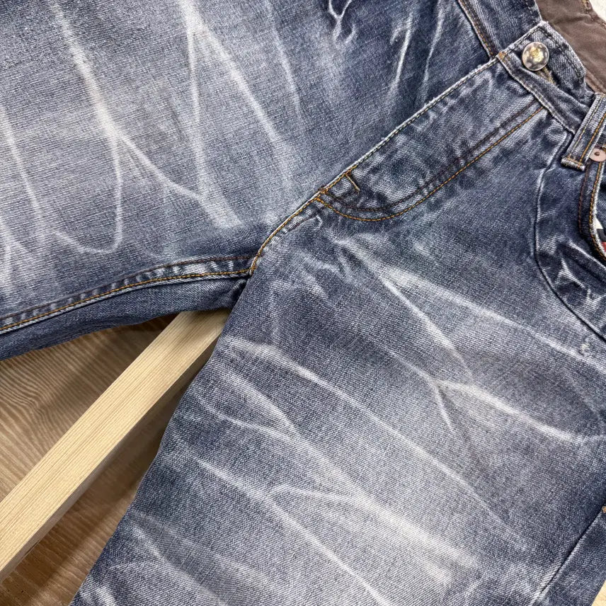 [SOLD OUT] 아르마니 익스체인지 이글 엠브로이더드 페인트 데님