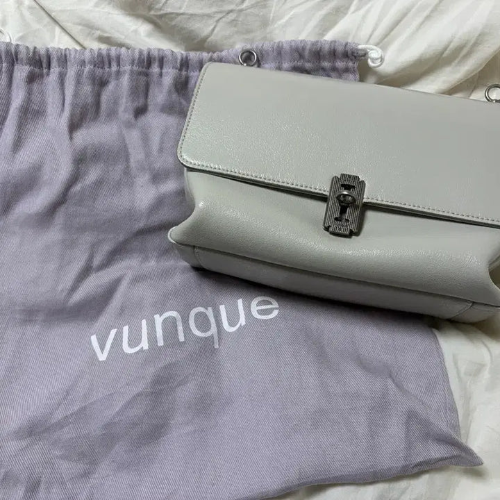 [BUNJANG] Vunque Baguette Small Light Beige Shoulder Bag / 분크 바게트백 스몰 라이트 베이지 숄더백