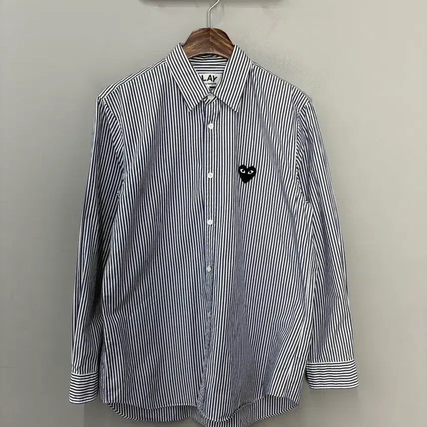 [BUNJANG] Comme des Garcons Stripe Black Heart Patch Shirt / 꼼데가르송 스트라이프 블랙하트 와펜 셔츠 A3801