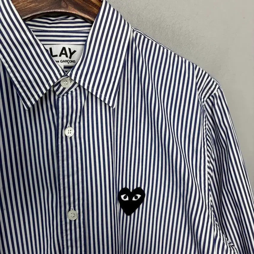 [BUNJANG] Comme des Garcons Stripe Black Heart Patch Shirt / 꼼데가르송 스트라이프 블랙하트 와펜 셔츠 A3801