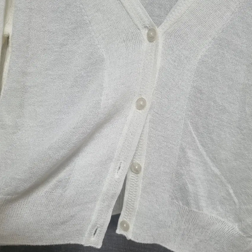 [SOLD OUT] BCBG 화이트 가디건 얇은 여름 니트  새것수준컨디션
