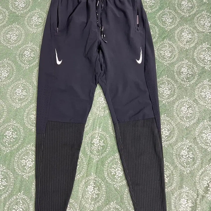 [SOLD OUT] 나이키 에어로스위프트 레이싱 팬츠