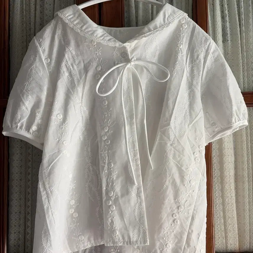 [SOLD OUT] 자수 레이스 셔츠