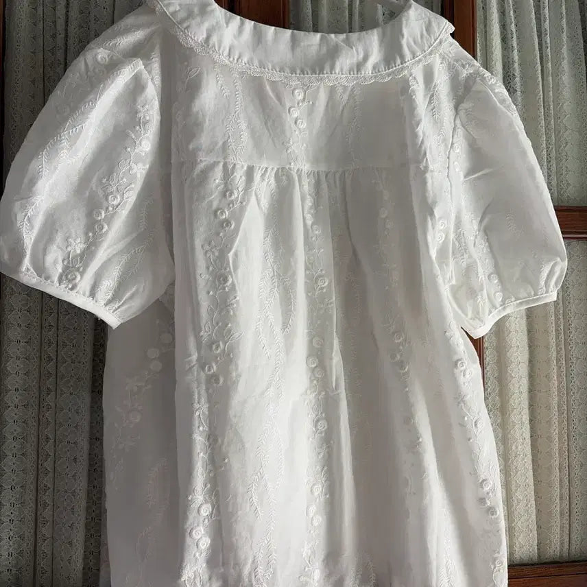 [SOLD OUT] 자수 레이스 셔츠