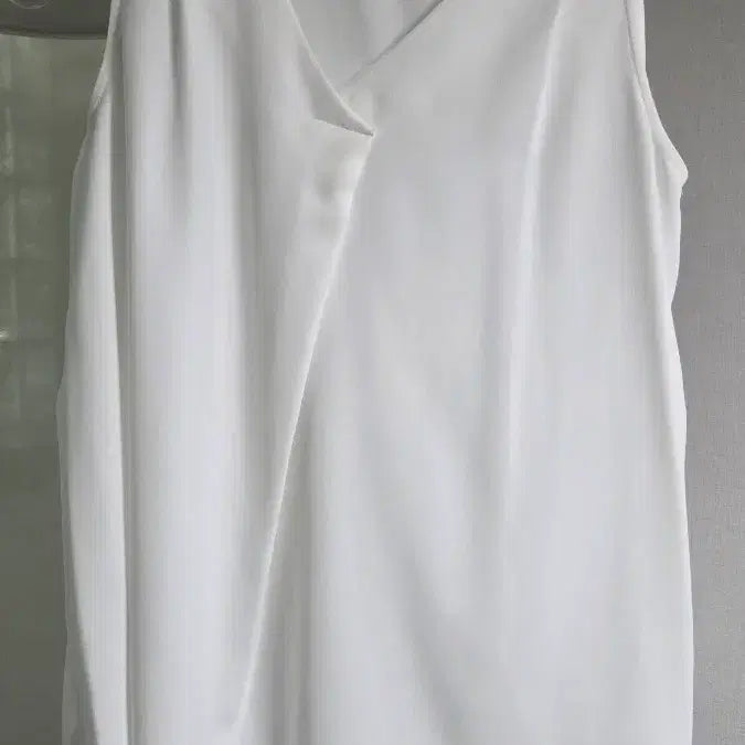 [BUNJANG] Evellet White Polyester Sleeveless Blouse / 이블렛 EVELLET 화이트 폴리에스터 나시 블라우스