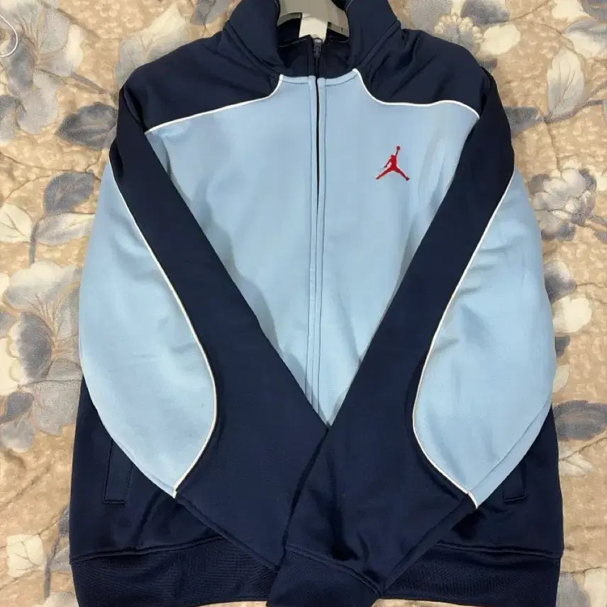 [SOLD OUT] 슈프림 조던 트랙탑