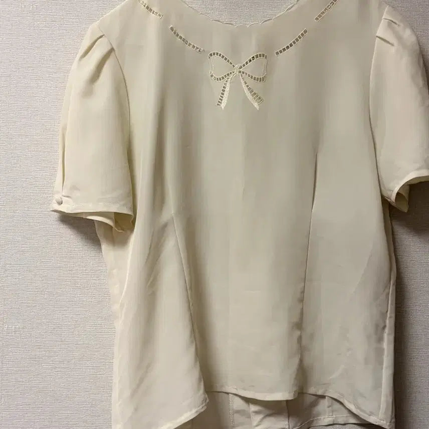 [BUNJANG] Ribbon Punching Blouse / 리본펀칭 블라우스