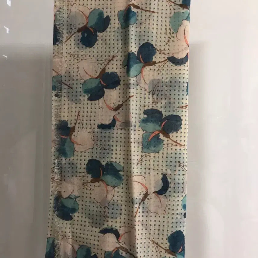 [BUNJANG] Tory Burch Wool Scarf Flower Pattern / 정품 토리버치 울 스카프 (정가 33만원대)