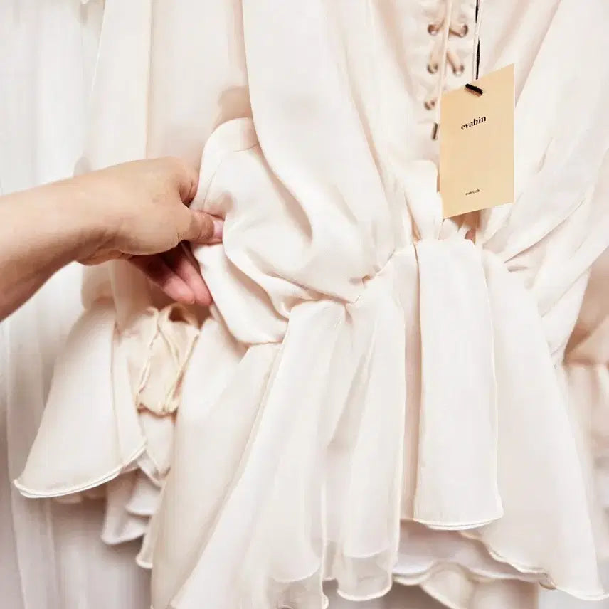 [BUNJANG] Off-Shoulder Corsage Blouse / 오프숄더 코사지 블라우스(택있는새상품)