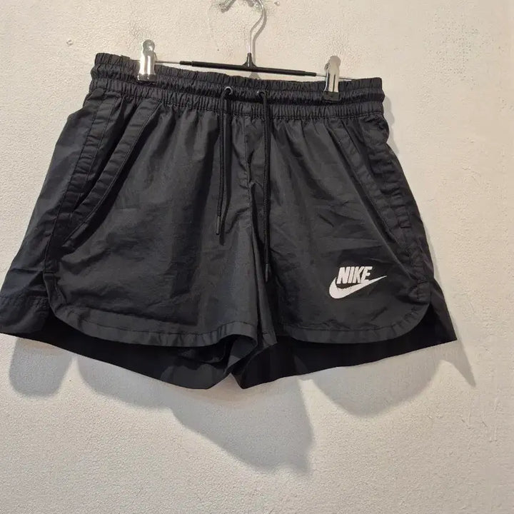 [BUNJANG] Nike Swoosh Black Shorts / 나이키 스우시 블랙 반바지