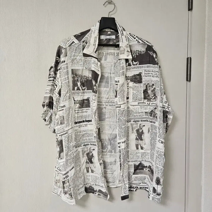 [BUNJANG] Newspaper Pattern Oversized Shirt / 뉴스페이퍼셔츠 (Free)