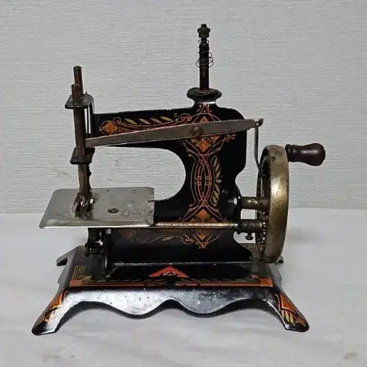 [BUNJANG] Vintage Cast Iron Mini Sewing Machine / 옛날 애기미싱  옛날 미니 미싱  옛날미싱 명품미싱