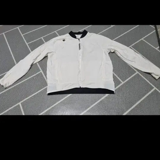 [BUNJANG] Descente White Windbreaker Jacket / 데상트 화이트 바람막이 자켓