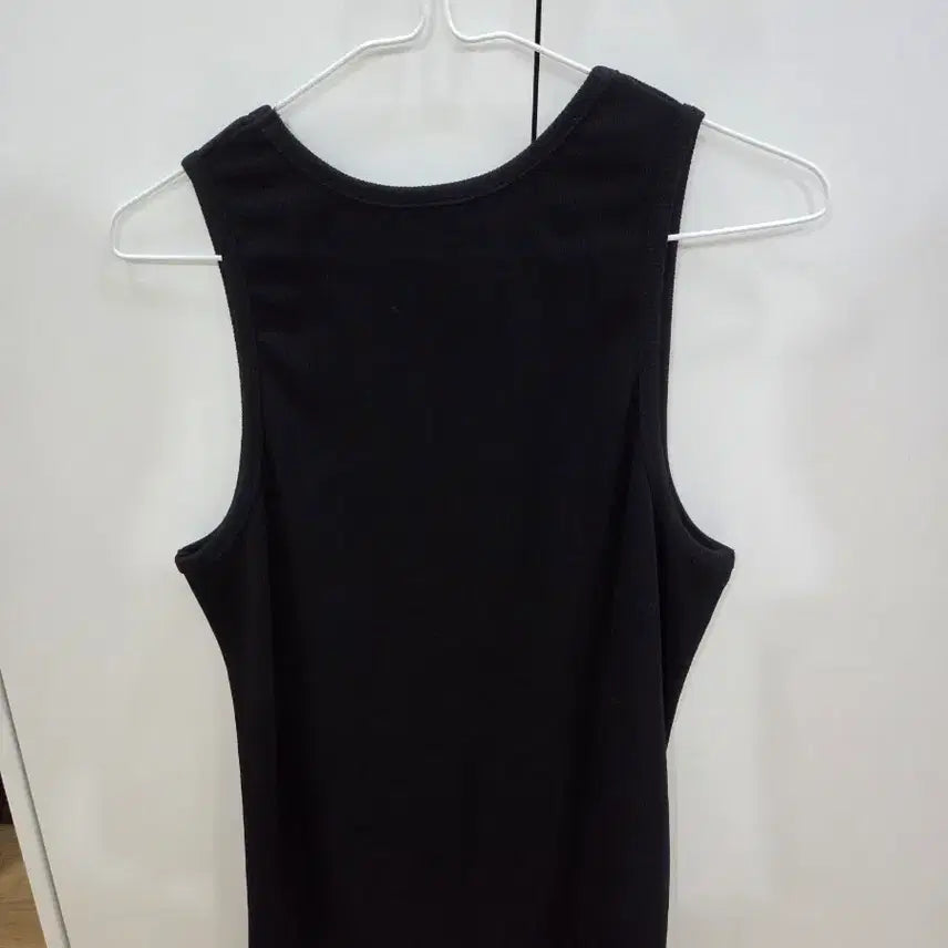 [SOLD OUT] 카미드 자수 로고 민소매 나시 블랙 새상품(XL)