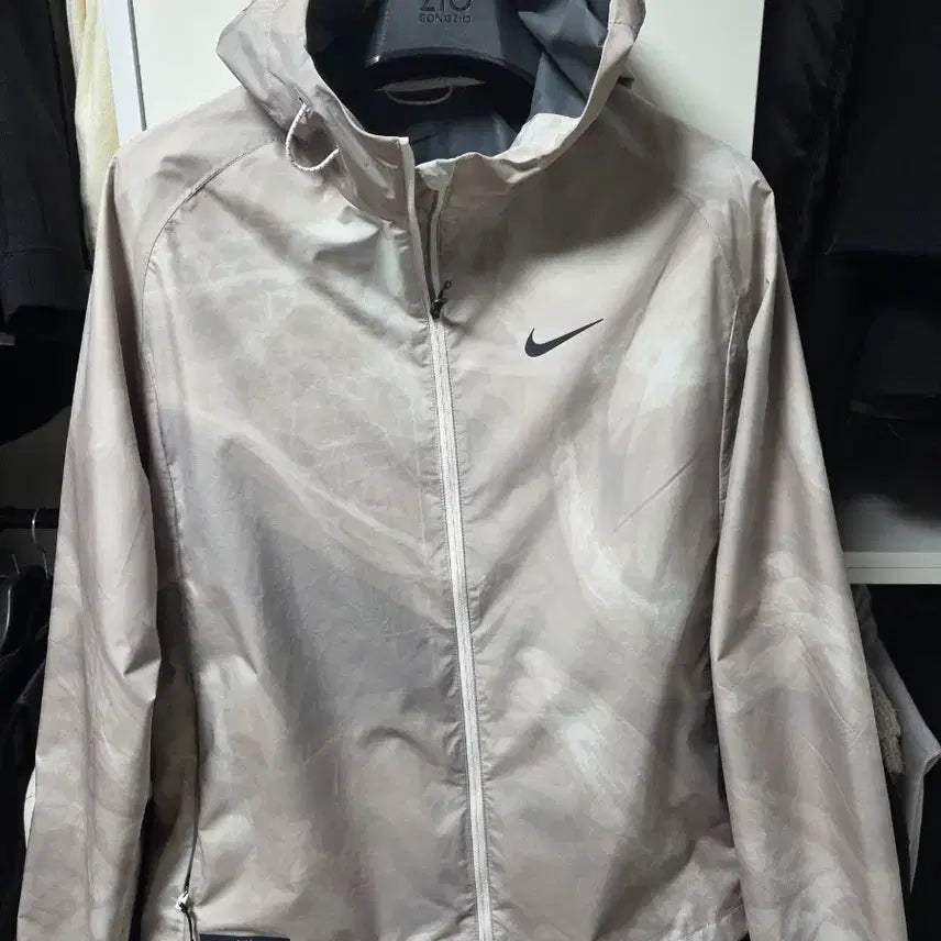[BUNJANG] Nike Windrunner Beige Windbreaker Jacket / 나이키 윈드러너 바람막이 자켓 베이지