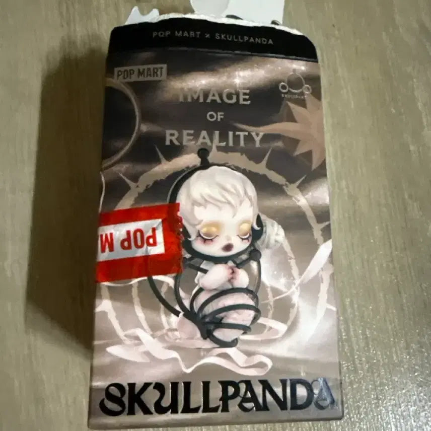 [BUNJANG] Skullpanda Reality World Opposite Direction Milestone Figure / [스컬판다] 현실세계 - 반대방향 이정표
