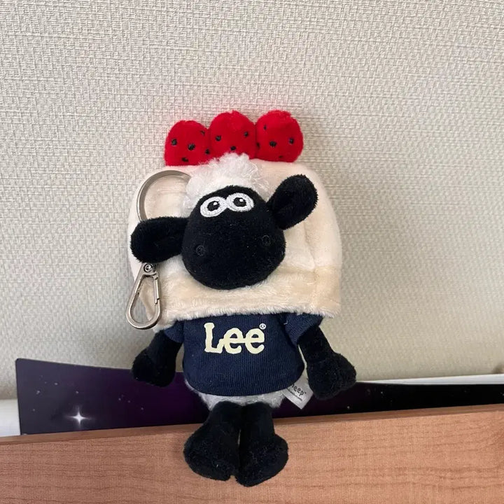 [BUNJANG] Wallace &amp; Gromit Shaun the Sheep Plush Keychain / 투썸 화초생 월레스와 그로밋 숀더쉽 인형 키링