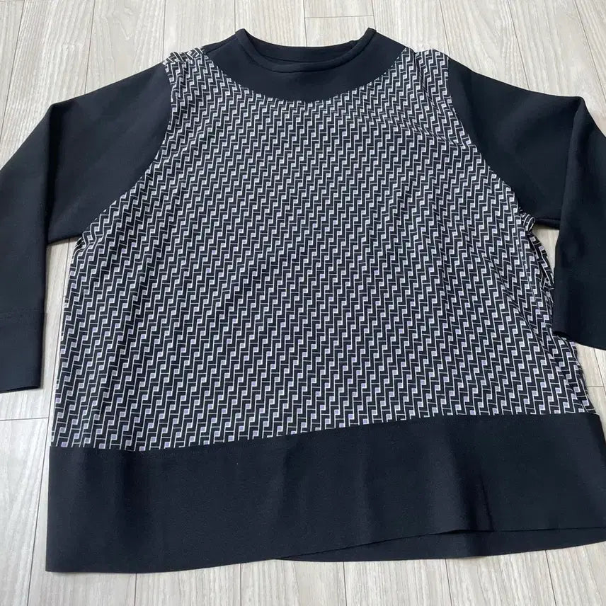 [BUNJANG] Patterned 7-Sleeve Blouse / 패턴 블랙 7부 소매 블라우스