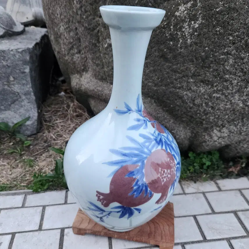 [BUNJANG] Haerim Lee Chun-gyu Celadon White Porcelain Pomegranate Vase / 해림 이춘규  청화백자 진사 석류문 주병