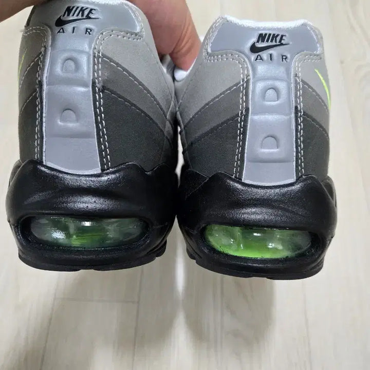 [BUNJANG] Nike Air Max 95 Fluorescent Sneakers / 나이키 에어맥스 95 형광 새상품