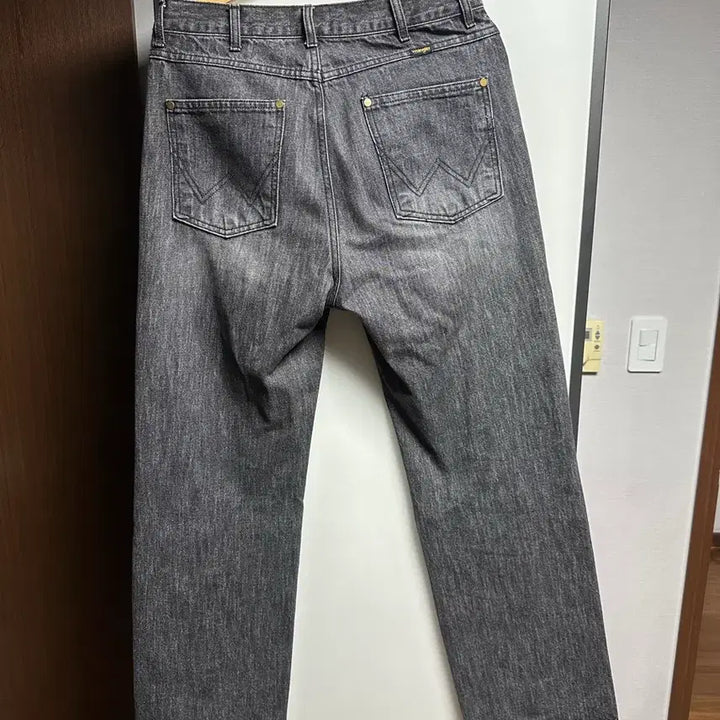 [SOLD OUT] 랭글러 청바지 (32)