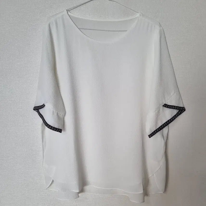 [BUNJANG] Wide Round Neck Blouse / 와이드 라운드넥 블라우스 77.88