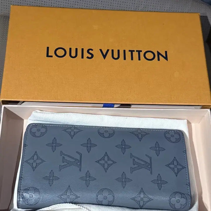 [BUNJANG] Louis Vuitton Monogram Shadow Brazza Long Wallet Grey / 루이비통 모노그램 쉐도우 브라짜 장지갑