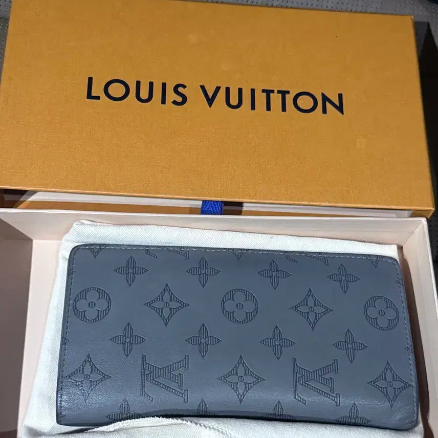 [BUNJANG] Louis Vuitton Monogram Shadow Brazza Long Wallet Grey / 루이비통 모노그램 쉐도우 브라짜 장지갑