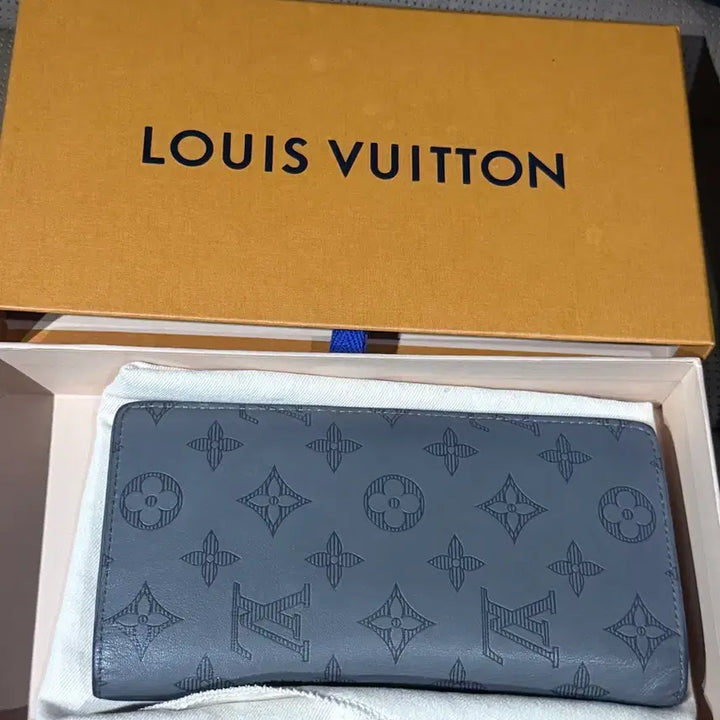 [BUNJANG] Louis Vuitton Monogram Shadow Brazza Long Wallet Grey / 루이비통 모노그램 쉐도우 브라짜 장지갑