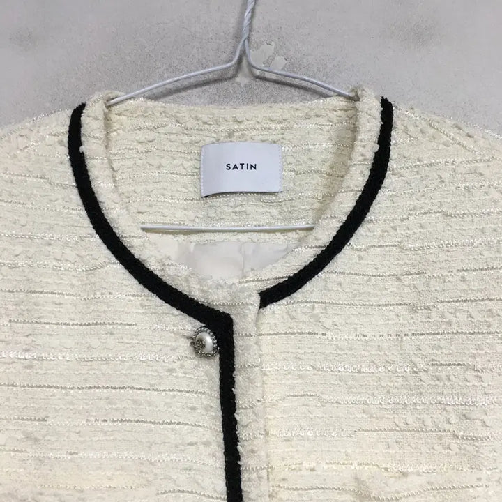 [BUNJANG] SATIN Color-Blocked Tweed Jacket / SATIN 샤틴 라인 배색 트위드 자켓 55