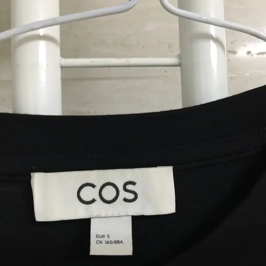 [BUNJANG] COS Black Puff Sleeve T-Shirt / COS 코스 퍼프  슬리브 티셔츠 S