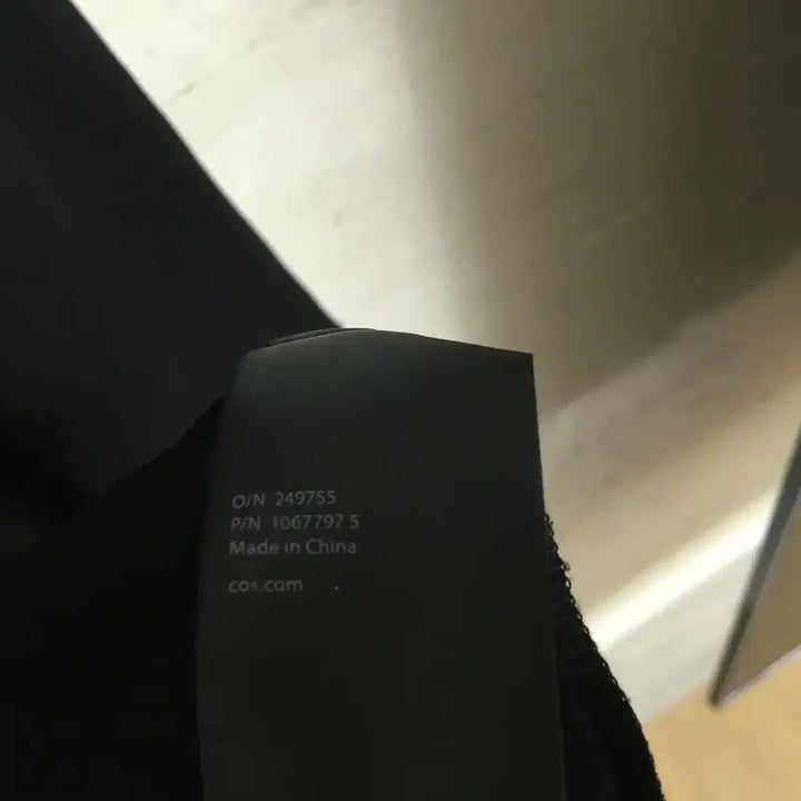 [BUNJANG] COS Black Puff Sleeve T-Shirt / COS 코스 퍼프  슬리브 티셔츠 S