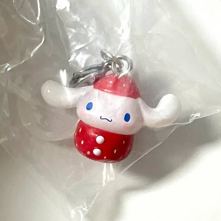 [BUNJANG] Sanrio Cinnamoroll Strawberry Doll Keychain &amp; Ichigo Mejirushi Set / 산리오 시나모롤 딸기 인형 키링&amp;이치고 메지루시 세트