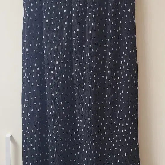 [SOLD OUT] 땡땡이 플리츠 롱스커트