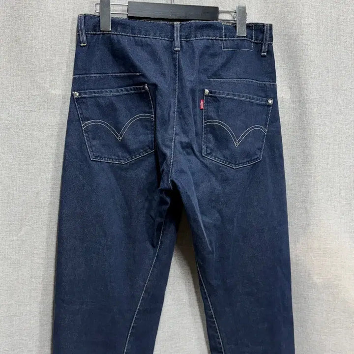 [SOLD OUT] [31] 리바이스 엔지니어드 진 데님팬츠 청바지