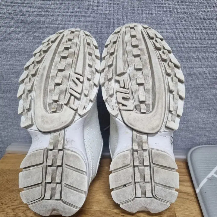 [BUNJANG] Fila Disruptor White Sneakers 235 / 휠라 디스럽터굽흰색 스니커즈 235