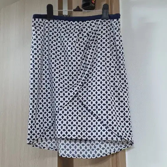 [BUNJANG] H&amp;M Patterned Wrap Skirt / hnM 패턴 랩 스커트