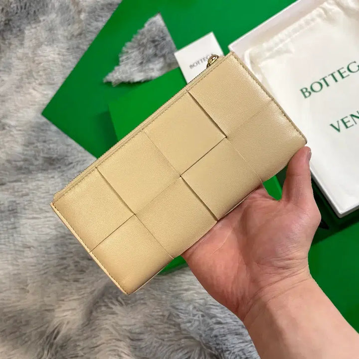 [BUNJANG] Bottega Veneta Intrecciato Bi-fold Wallet Beige / [리엘중고명품] 보테가베네타 인트레치아토 지퍼 장지갑 베이지