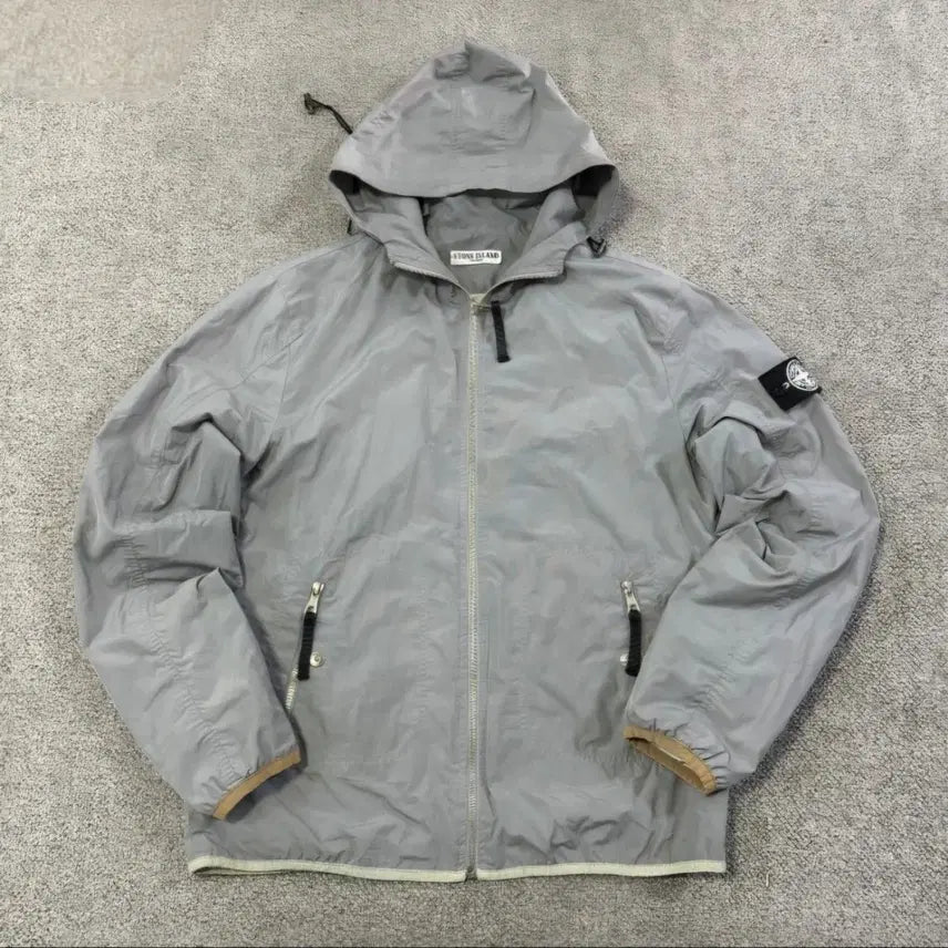 [SOLD OUT] (L) 스톤아일랜드 바람막이 (하자 있음)