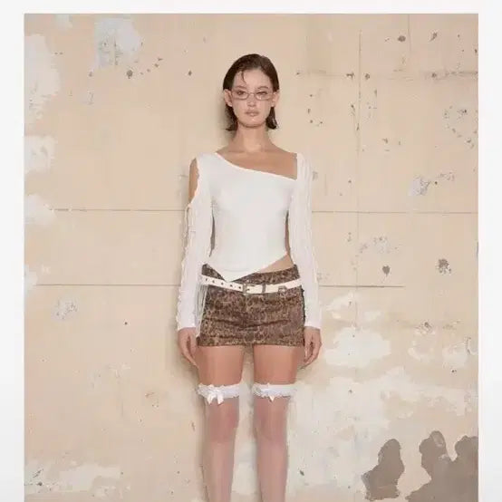 [BUNJANG] Hilda Cut Out Wave Sleeve Top - White / 힐다 hillda 컷 아웃 웨이브 슬리브 탑 화이트