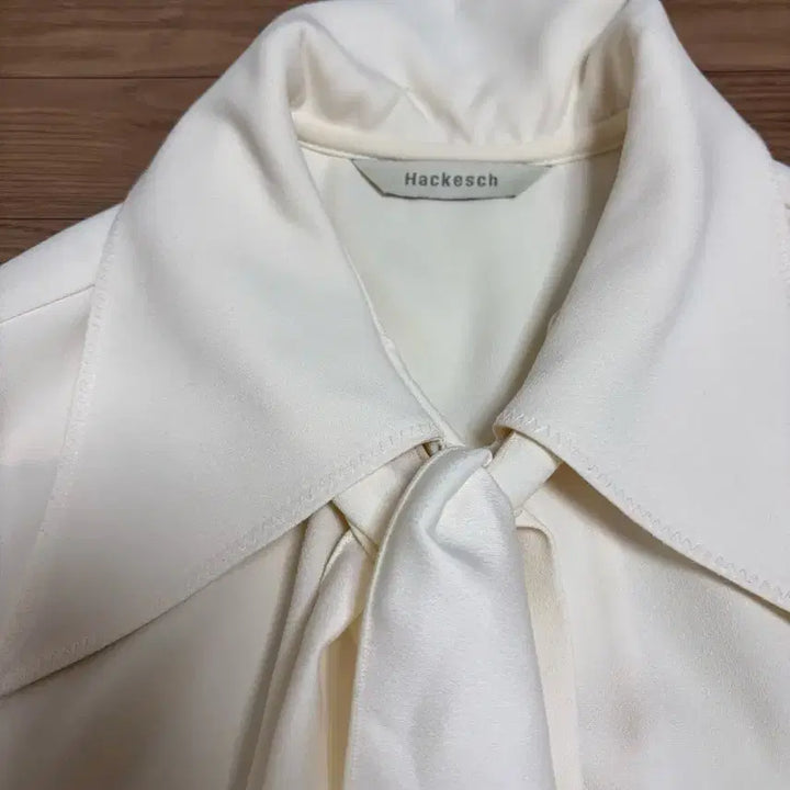 [BUNJANG] Hackesch Ivory Ribbon Blouse / Hackesch 아이보리 리본 블라우스